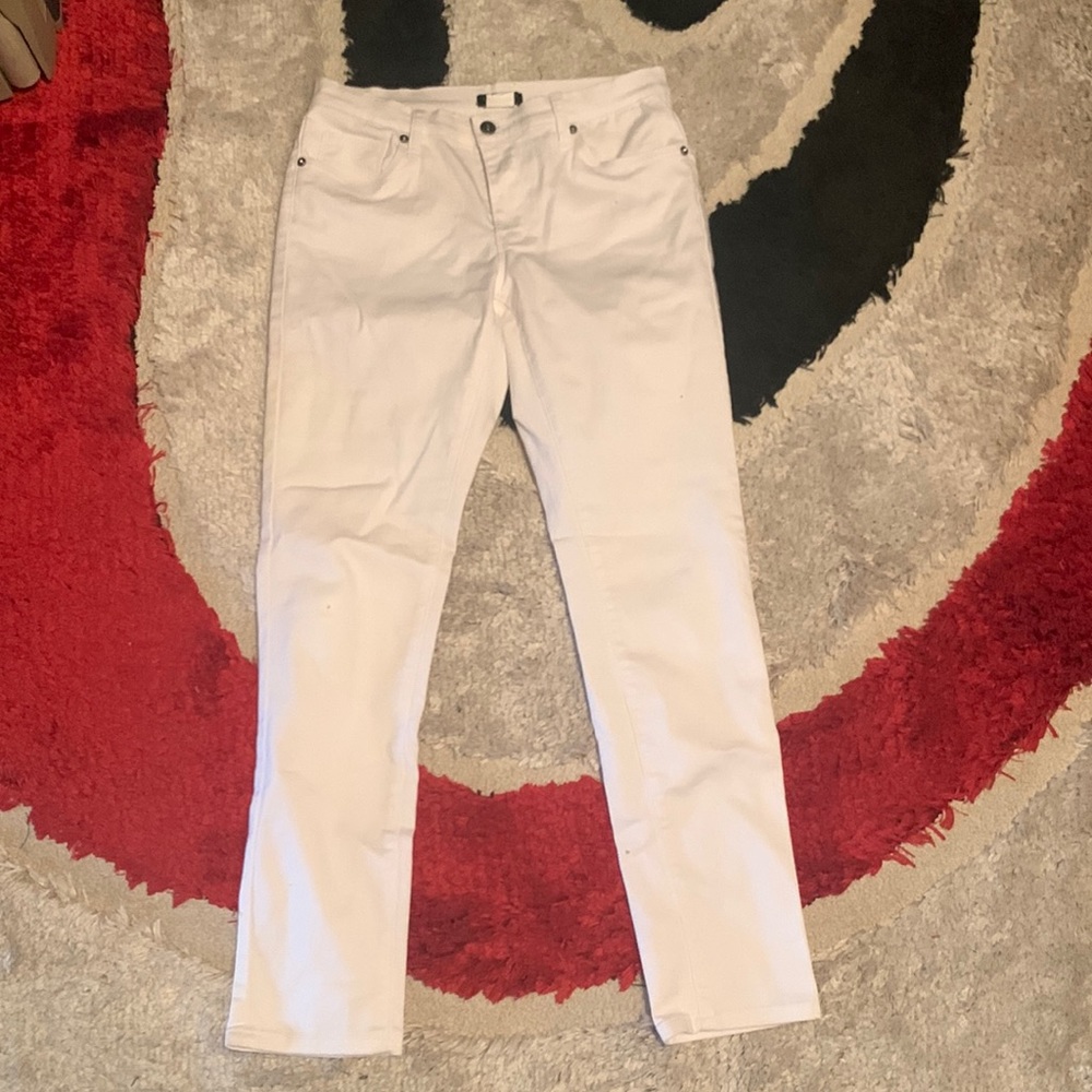 Venus Straight Leg Denim Jean. White, Size 8.